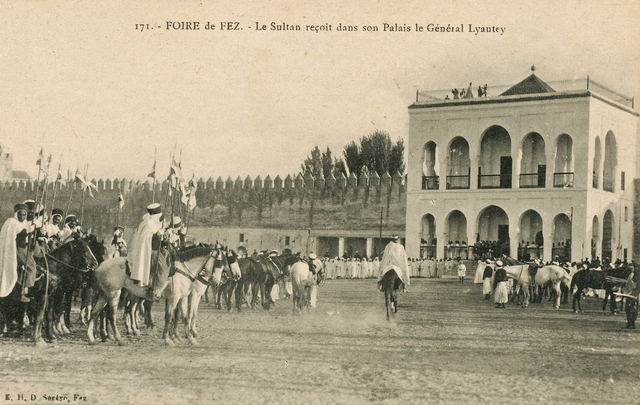 010 Le sultan reçoit Lyautey
