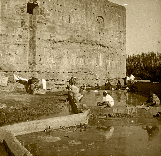 1917 Fes mur d'enceinte et lavandières sur l'Oued 04