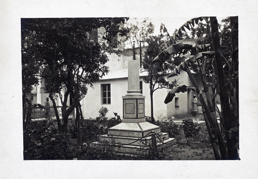002 Monument Auvert