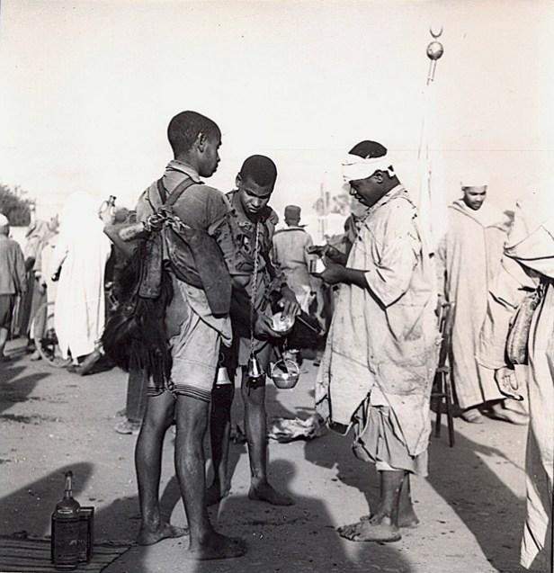 Porteurs d'eau 01 - copie (1).jpg