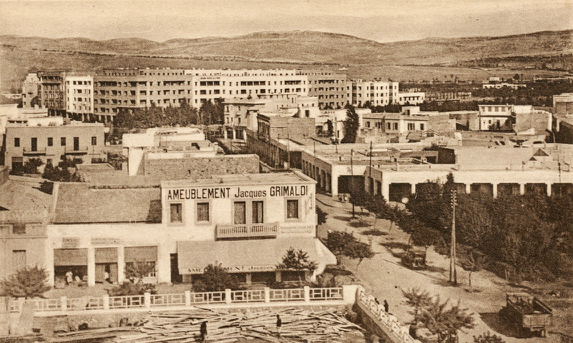 061-a Derrière le marché